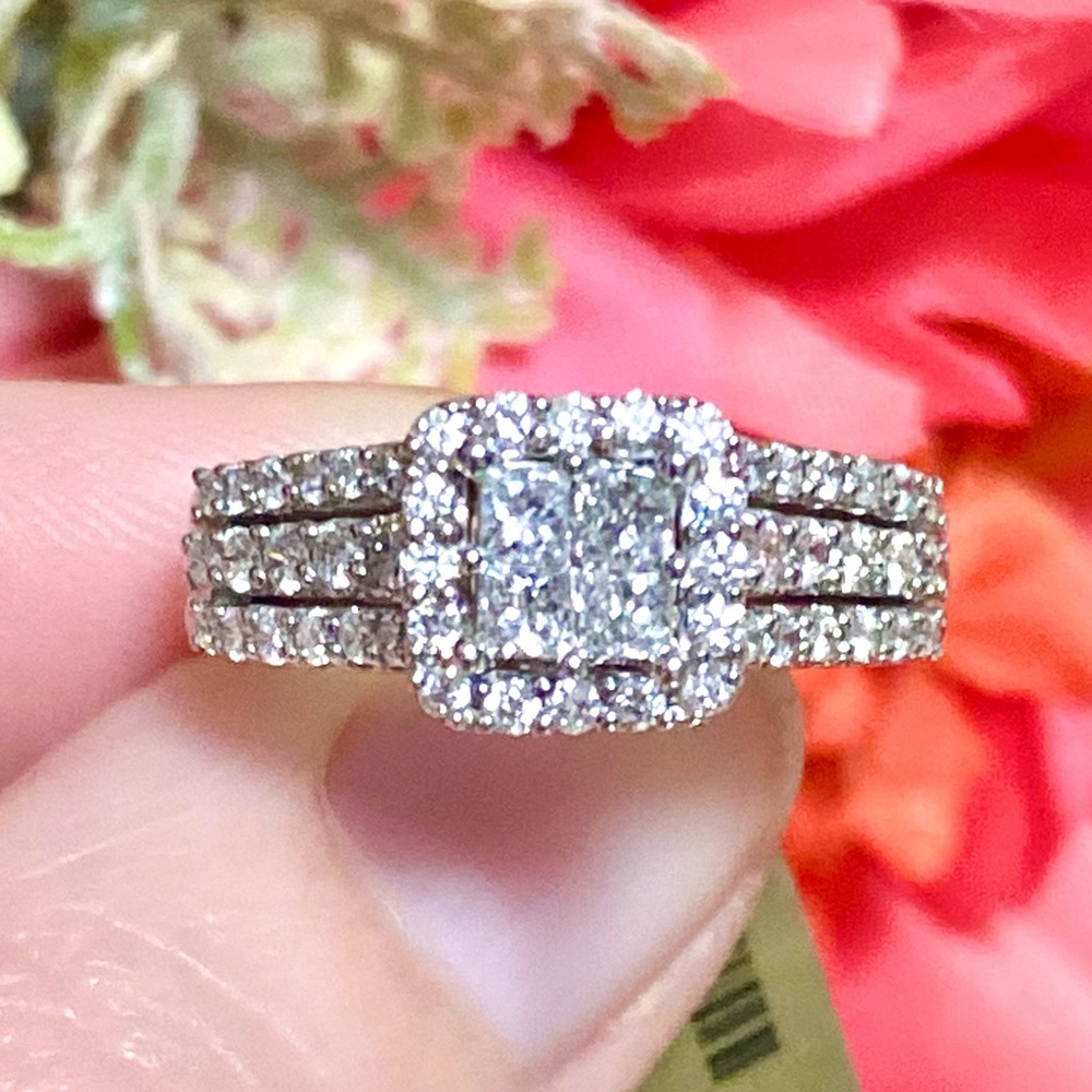 10k White Gold 1 Carat Genuine Princess Cut Diamond Engagement Ring